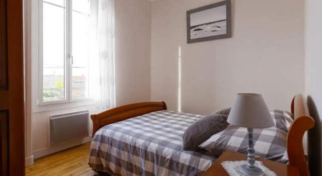 Le cachet d’une maison de centre-bourg à Beauvoir-sur-Mer, Забронировать Отель Бовуар-сюр-Мер Vendée