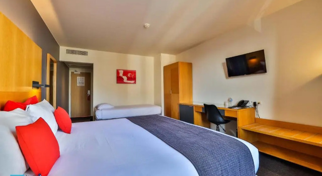 Трёхместный номер Standard Hotel De La Couronne Liege