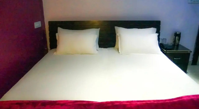 Hotel Parvati Palace, Book Hotel Sehore 
