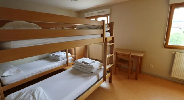 Кровать в общем номере Auberge de Jeunesse HI Pontarlier