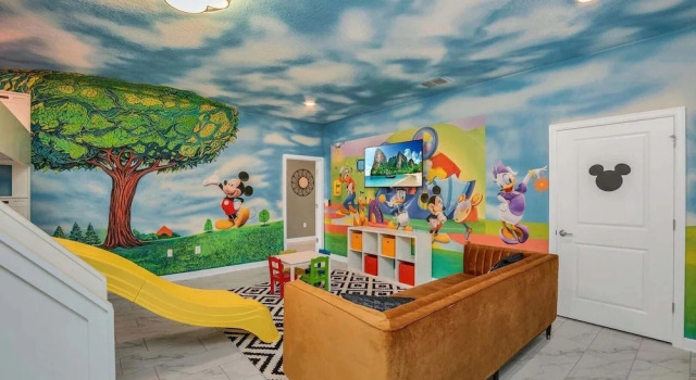 Mickey Mouse Clubhouse 8min to Disneyworld Pool/spa Sleeps 20 St102, Забронировать Дом для отпуска Виллы Киссимми, рядом с Kissimmee Go-Karts, Вилла