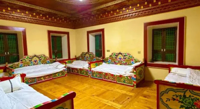 Кровать в общем номере Danba Cosa Xikang Homestay