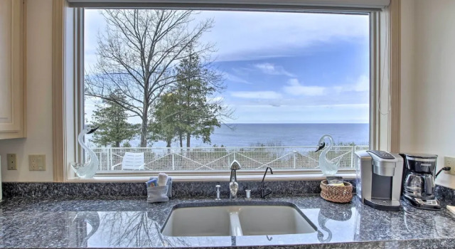Коттедж Grand Egg Harbor Home w/ Stunning Lake Views!