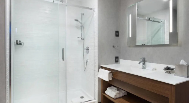 Номер Standard Hôtel AC by Marriott Montréal Centre-ville