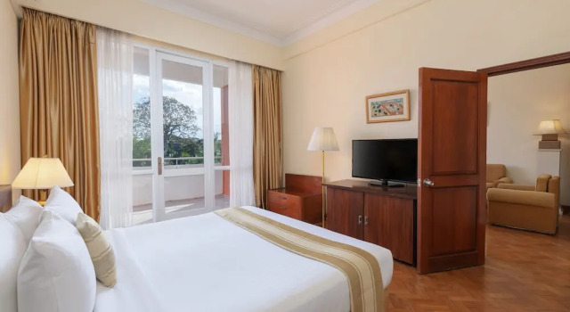 Люкс Inya Lake Hotel Yangon