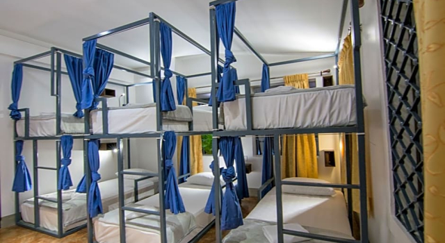 Кровать в общем номере Yellow Hostel