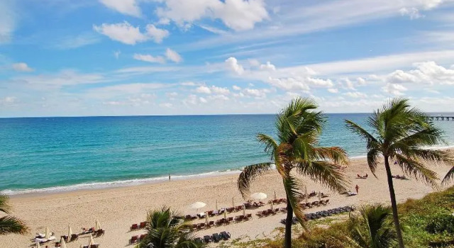Двухместный номер Standard с балконом и с красивым видом из окна Tideline Palm Beach Ocean Resort and Spa