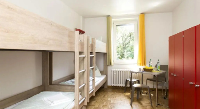 Кровать в общем номере (мужской номер) Jugendherberge Bonn