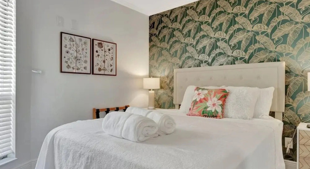 Коттедж The Palm Exclusive Tropical Luxury on the Water