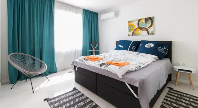 Pop your C-O-L-O-R-S - Funky and Modern 1BDR. Apt.