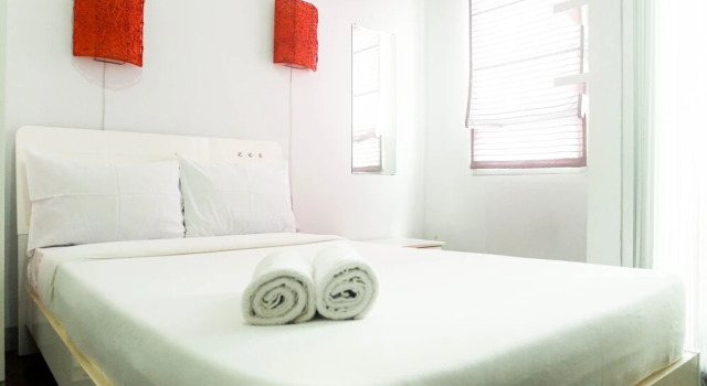 Comfy & Clean Studio Apartment at Puri Mas, Book Apartment Hotels in East Java with a Pool, Swimming Pool