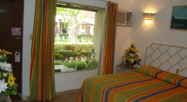 Бунгало с красивым видом из окна Sands Acapulco Hotel & Bungalows