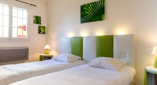 La Gremelle, Book Hotel Hotels in Burgundy with a Pool, Swimming Pool