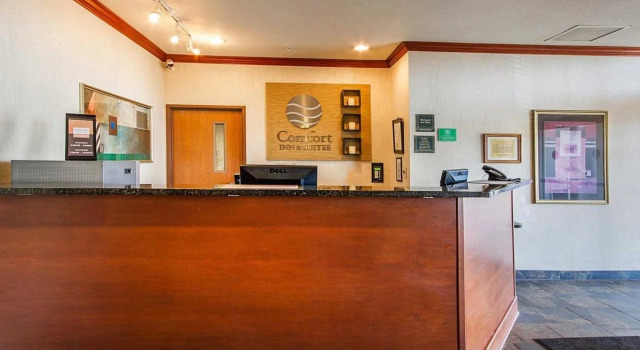 Comfort Inn & Suites Madison North, Reserva ahora Hotel De Forest Wisconsin
