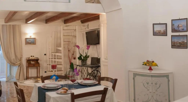 Niloufar residence, Забронировать Отель Отели Неаполя с парковкой, рядом с Кафедральный собор Неаполя, Парковка