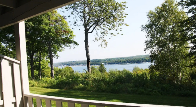 Четырёхместный номер Standard с балконом и с видом на залив Country House Resort