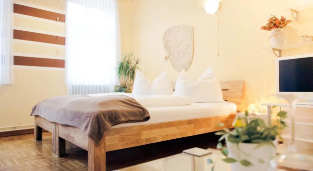 Vino Verde, Book Hotel  