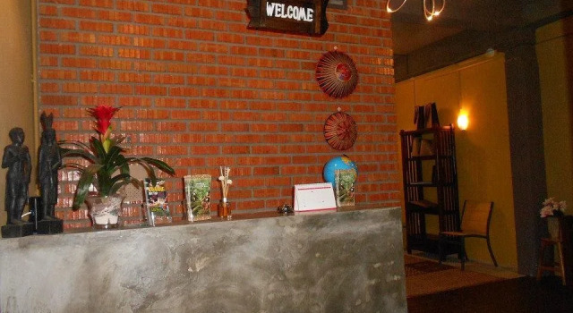 Batu Bata Guesthouse, Rezerwuj Hotel Kuching Sarawak