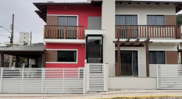 Loft amplo e aconchegante - Praia de Bombinhas - 1 dorm até 4 pessoas, Забронировать Отель Бомбиньяс Санта-Катарина