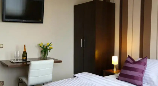 10 Bed And Breakfast, Varaa Hotelli Nowe Miasto 