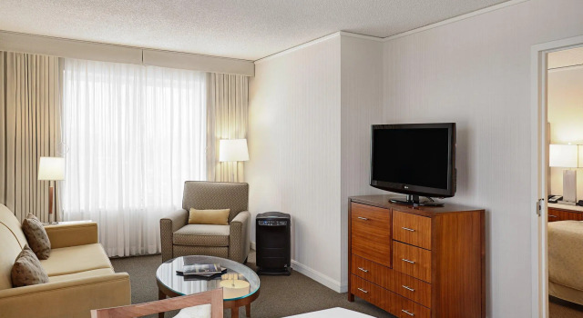 Четырёхместный полулюкс InterContinental Suites Hotel Cleveland by IHG