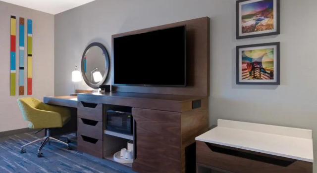 Номер Standard Hampton Inn & Suites Marina