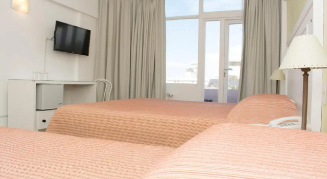 Трёхместный номер Superior с балконом и с частичным видом на море Hotel Golf Internacional