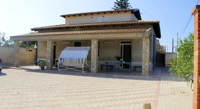 Apartment With 2 Bedrooms In Pachino With Furnished Balcony 40 M From The Beach, Book Apartment Hotels in Sicily with Parking, Parking