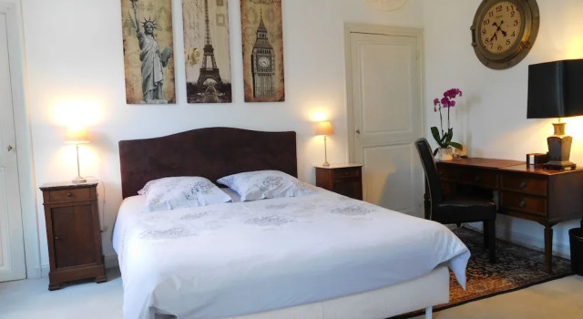 1 makuuhuone Comfort Neljän hengen huone Chambres d'Hôtes Château de Courcelette