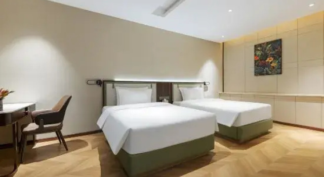 Трёхместный люкс Wyndham Garden Hotel  (Urumqi Tianshan International Airport)