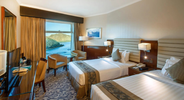 Двухместный номер Deluxe с частичным видом на море Курортный отель Oceanic Khorfakkan Resort And Spa