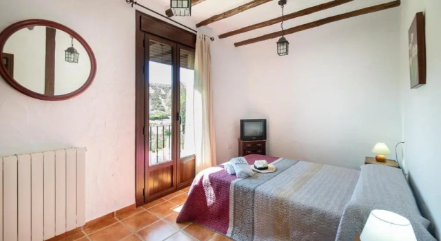 La Era Cortijo Completo Villanueva del Trabuco by Ruralidays, Varaa Hotelli Hotellit Malaga Province uima-altaalla, Uima-allas