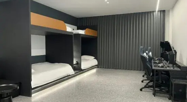 Кровать в общем номере Star Trail esports Hotel