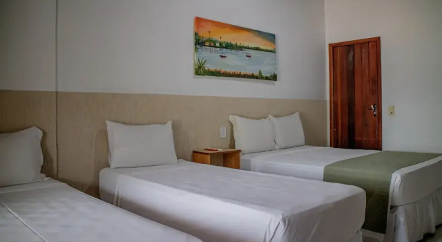 Четырёхместный номер Standard с балконом и с видом на город Hotel Malibu