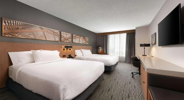 Четырёхместный номер Standard Hilton Garden Inn Toronto Airport