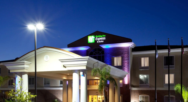Люкс Deluxe Holiday Inn Express & Suites Spring Hill by IHG