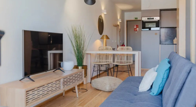 Feel Corporate Housing Campanh 06, Забронировать Отель Отели Кампанья 3 звезды, 3*