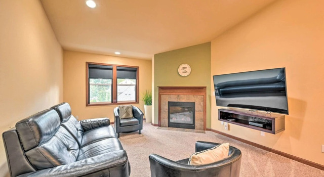 Spacious Kirkland Home 15 Mi to Dtwn Seattle!, Забронировать Дом для отпуска Киркленд штат Вашингтон