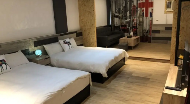Четырёхместный номер Deluxe с балконом First Place B&B