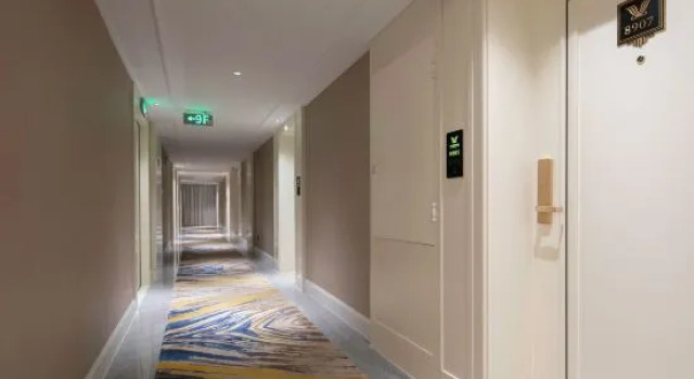 Vienna International Hotel · Yi Yang City University Branch, Book Hotel Hotels in Yiyang with Parking, Parking