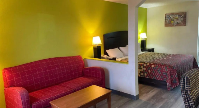 Люкс Econo Lodge Inn & Suites Sweetwater I-20