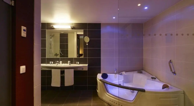 Полулюкс Hotel Europe