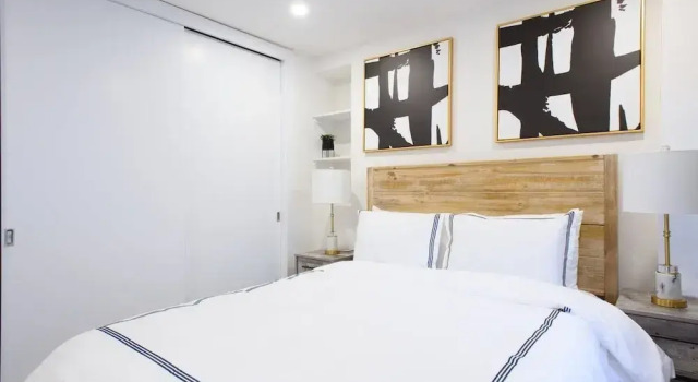 Апартаменты Luxury с 3 комнатами 244 East Apartments