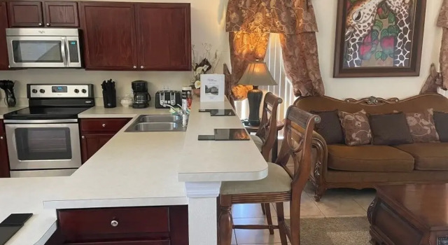 Коттедж Beautiful 5 Bedroom Home With Large South-facing Pool
