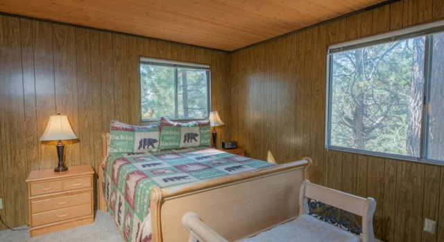 Lazy Bear Lodge, Забронировать Отель Биг-Бэар-Сити San Bernardino Mountains