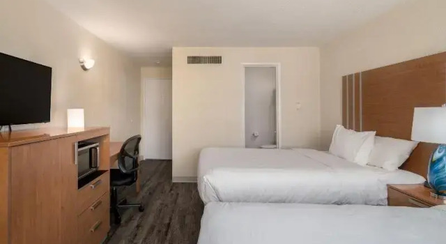 Четырёхместный номер Deluxe с балконом Nevada Flats Hotel