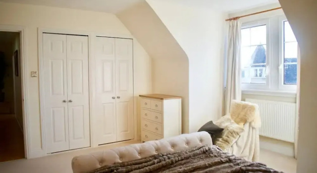Luxury Penthouse Apartment, Edinburgh, Sleeps 4, Забронировать Апартаменты/квартира Отели Эдинбурга с парковкой, рядом с Bourne Fine Art, Парковка