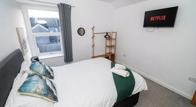 Spacious 3 Bed Home in the Heart of Swansea, Забронировать Дом для отпуска Виллы Суонси, рядом с Dylan Thomas Centre, Вилла