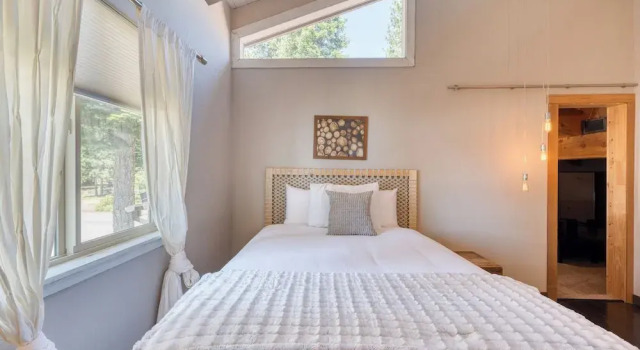 Lakeview by Avantstay Private Waterfront Cabin on Lake Tahoe w/ Hot Tub & Views