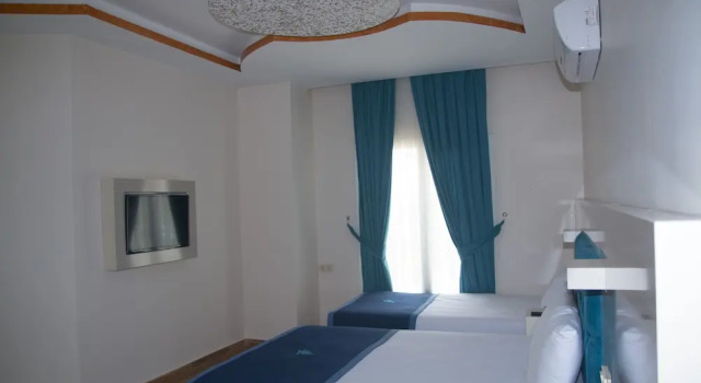 Трёхместный номер Standard с балконом Avesis Hotel